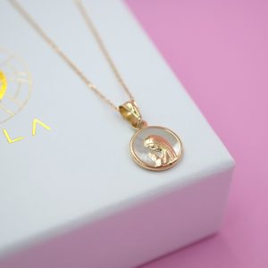 Conjunto Medalla Virgen Niña en Oro 18k con Nácar de 12mm