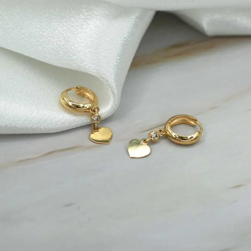 AR_ARGOLLACORAZONCOLGANTE Aros delicados con circones – oro amarillo 18 quilates