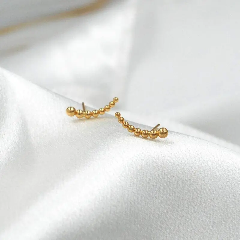 AR_EARCUFFBOLITAS2 Earcuff de oro 18k con diseƱo de bolitas, una joya moderna y super tendencia.